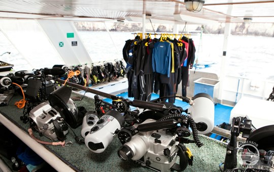 Galapagos Aggressor III Underwater Photography and dive deck